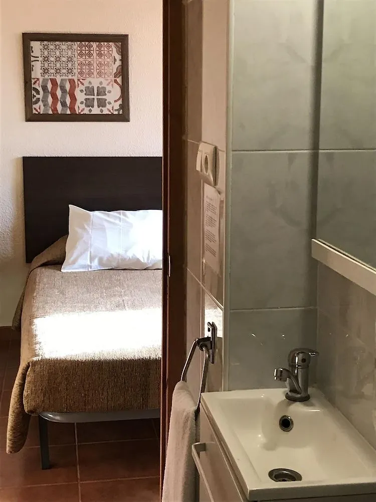 Hostal El Callejon Tarragona 2*,  Spain